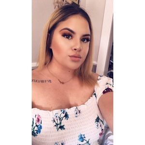 Meet your Posher, Abrina